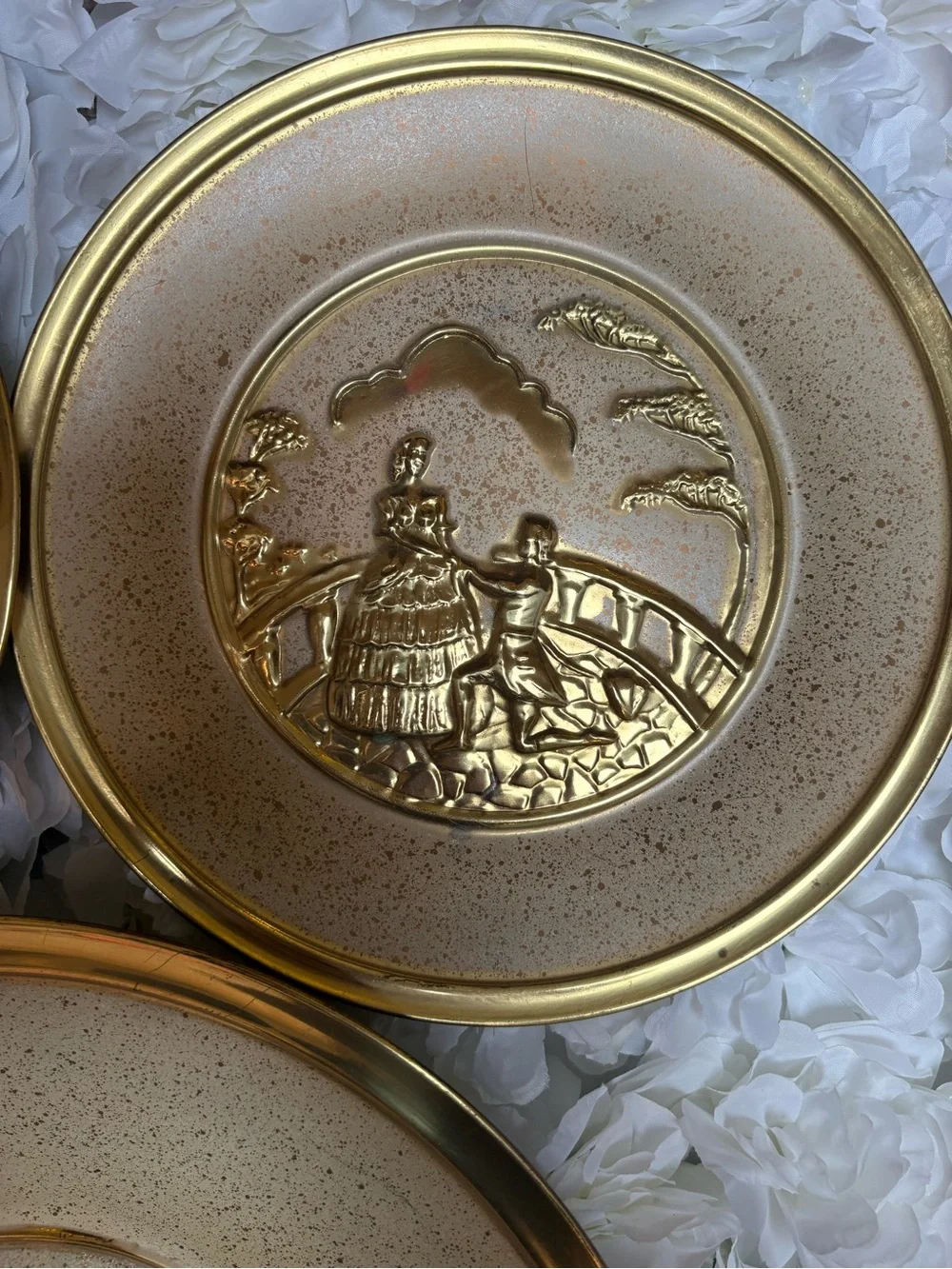 Vintage Style Gold Decorative Wall Plates - Set of 3 - Picture 4 of 5